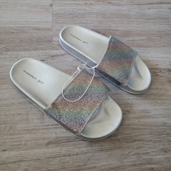 Kids Madden Girl Silver Glittery Sandals - Picture 4 of 5